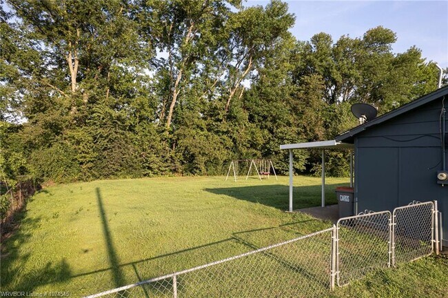 Building Photo - 502 8th St