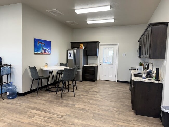 Building Photo - 2107 W 83rd St