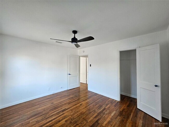 Building Photo - 15 Redwood Ave