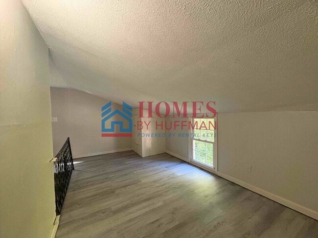 Building Photo - Three Bedroom | House | Pet Friendly