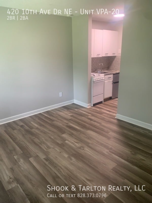 Building Photo - 420 10th Ave Dr NE