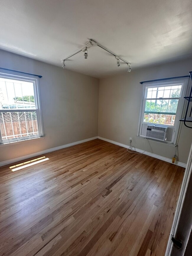 Building Photo - 2152 Rexford Dr
