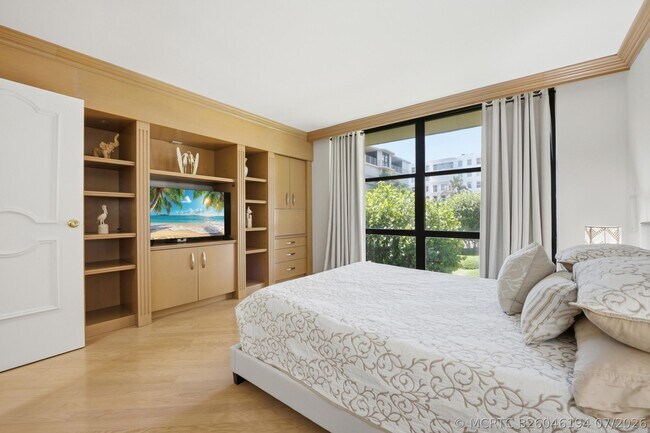 Building Photo - 3200 S Ocean Blvd