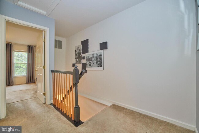 Building Photo - 6633 Skylemar Trail