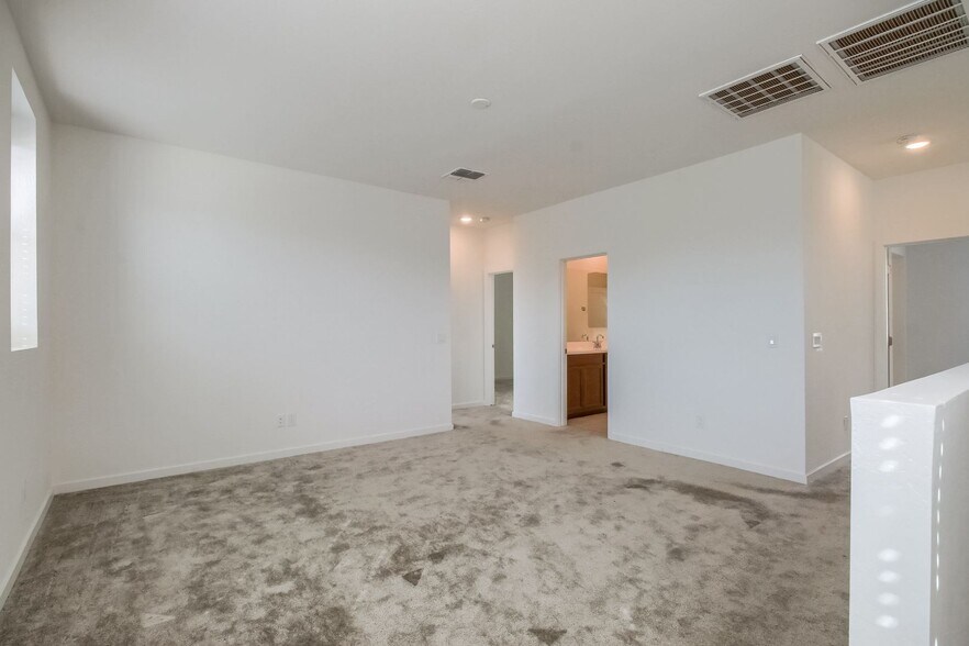 Building Photo - 1362 W Crane Dr