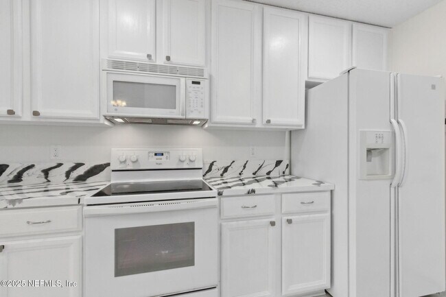 Building Photo - 616 Fallen Timbers Dr