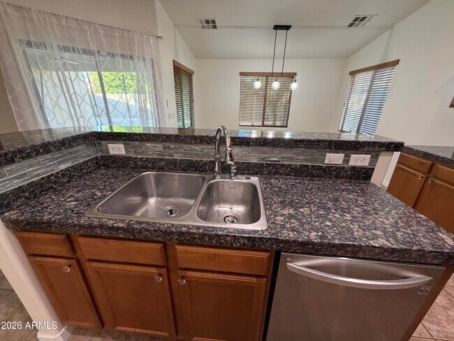 Building Photo - 46058 W Tulip Ln