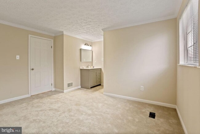 Building Photo - 2051 Gervais Dr