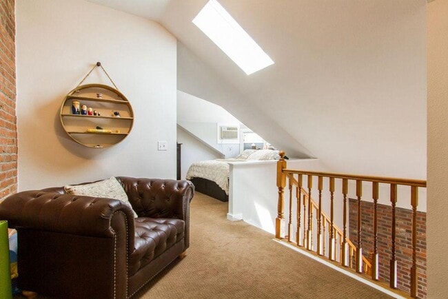 Building Photo - Beautifully updated condo minutes from dow...
