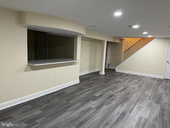 Building Photo - 125 Davis Ave