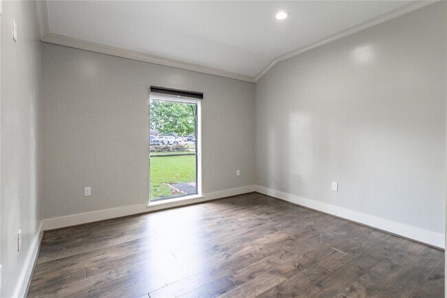 Building Photo - 1614 Hillendahl Blvd