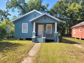 Building Photo - 2742 Hollywood St