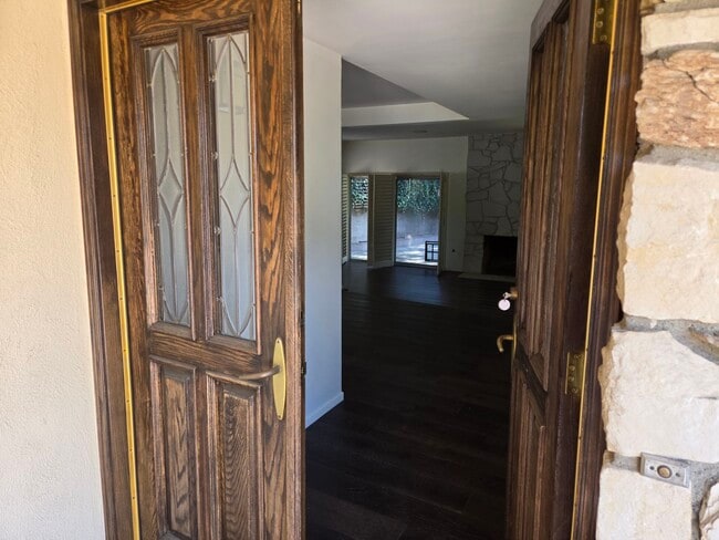 Building Photo - 4734 Laurelgrove Ave