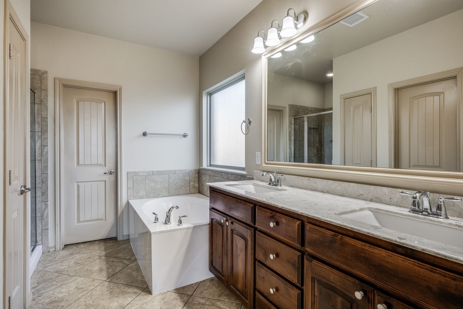 Building Photo - 3108 Tamarack Ln