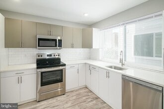 Building Photo - 1443 N 8th St