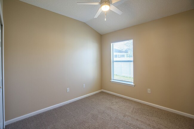 Building Photo - Great Rental in Litchfield at OakLeaf Plan...