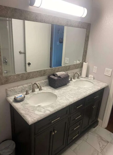 Building Photo - 4005 Hedges Ave