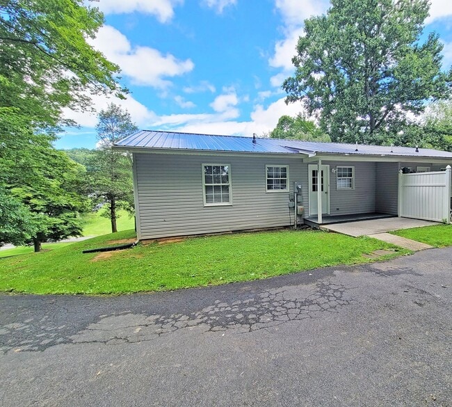 Building Photo - 8600 Reedy Creek Rd