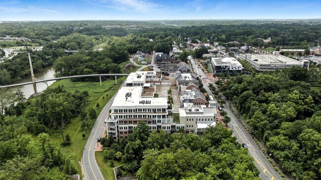 Building Photo - 105 N Riverview St
