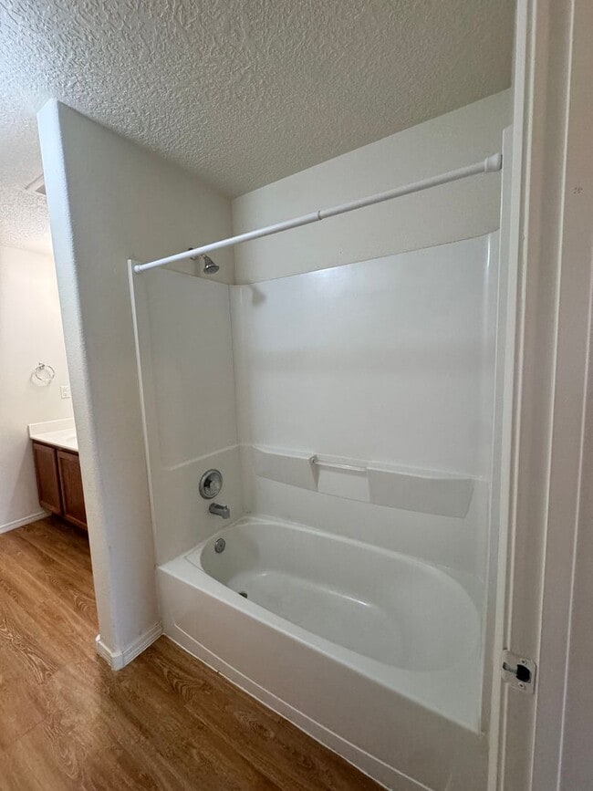 Building Photo - 3 bed 2 bath home in Los Lunas  MOVE IN SPECIAL!