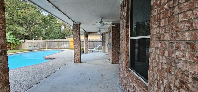 Building Photo - 18411 Autumn Park Dr