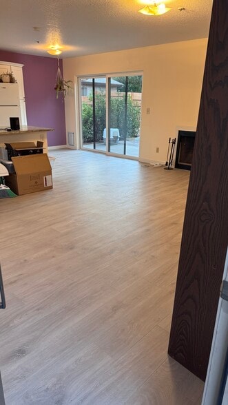 Building Photo - 160 Sugarloaf St