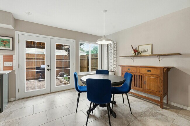 Building Photo - 905 Silver Quail Ln