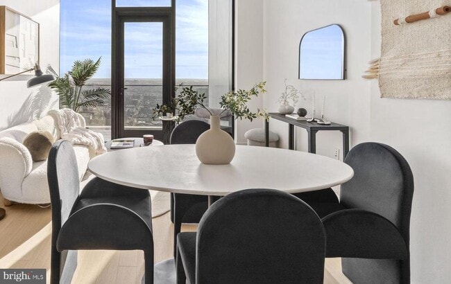 Building Photo - 210 S 12th St