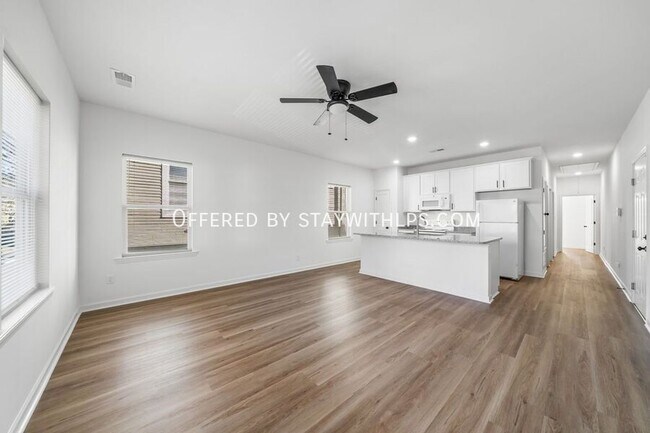 Building Photo - 1571 Court Ave