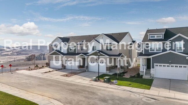 Building Photo - Newer Townhome in Saratoga Springs