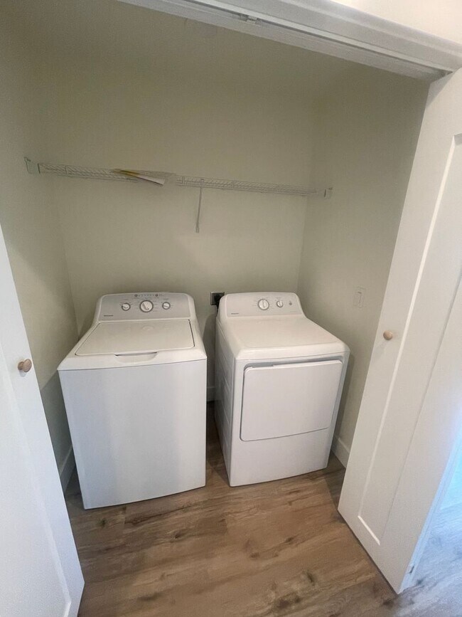 Building Photo - Modern Three Bedroom Duplex in Lebanon!