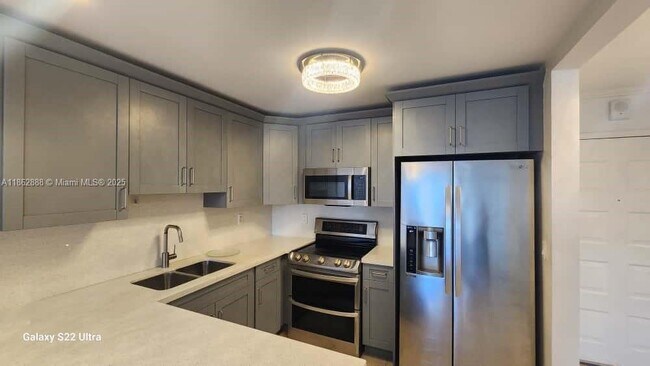 Building Photo - 6950 Miami Gardens Dr