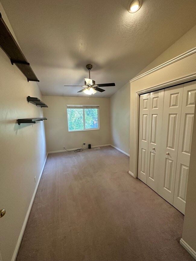 Building Photo - 776 E Scott Ave