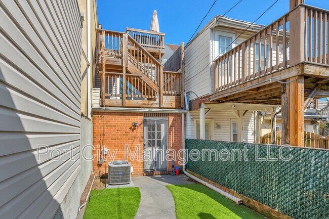 Building Photo - 639 Harvey St