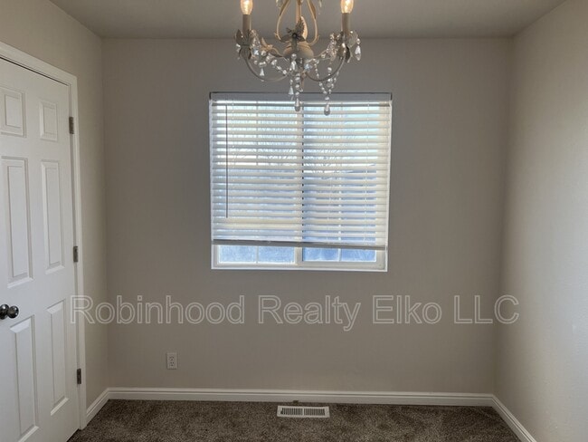 Building Photo - 1515 Glenmoor Dr