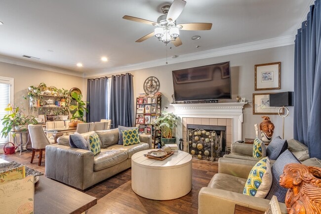 Building Photo - 1986 Eastend Dr