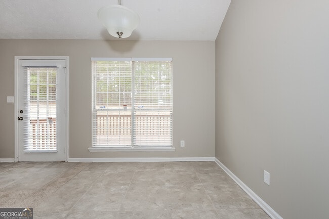 Building Photo - 18 Oakdale Dr