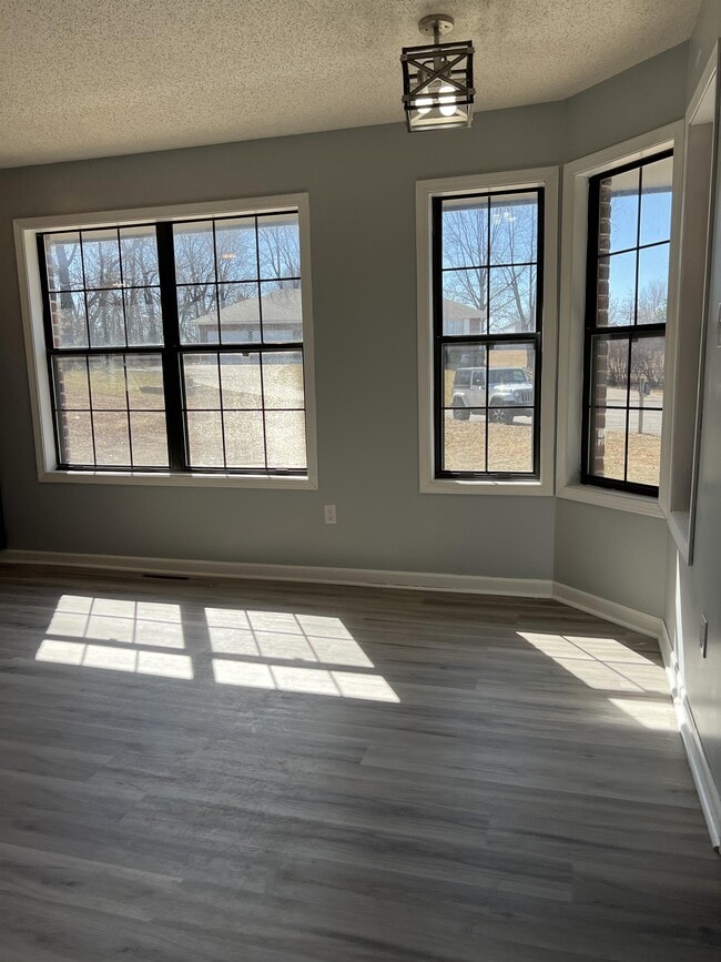 Building Photo - 505 Mallory Ct
