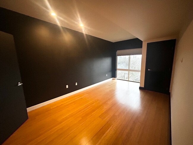Building Photo - *** $250 OFF 1ST MONTHS RENT!!!*** 2 Bedroom Lofts in Overlook! Water, Sewer and Garbage Included!!!