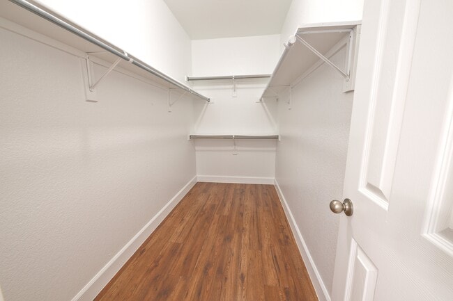 Building Photo - 3001 Claybrook Dr