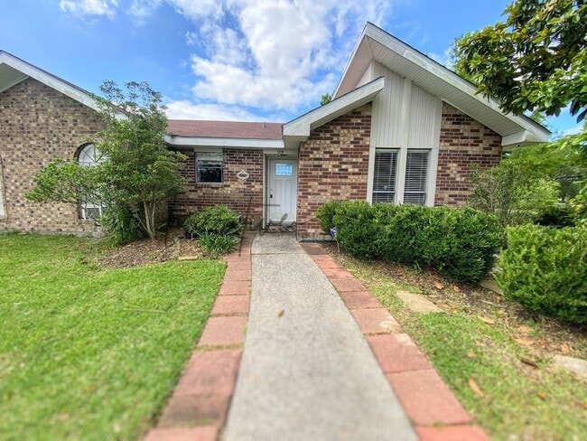Primary Photo - 2-Bed 2-Bath Home with Fenced Backyard – A...