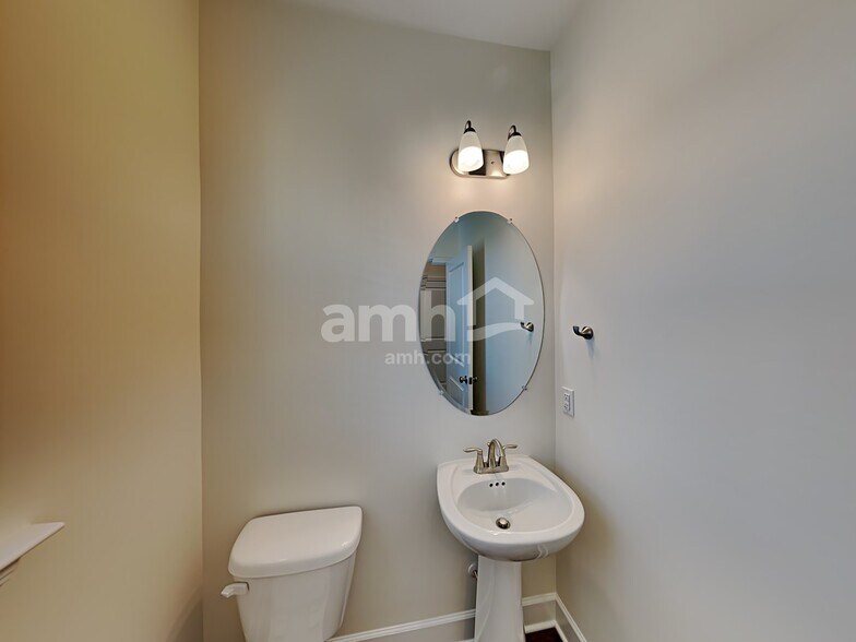 Building Photo - 3004 Esquire Dr