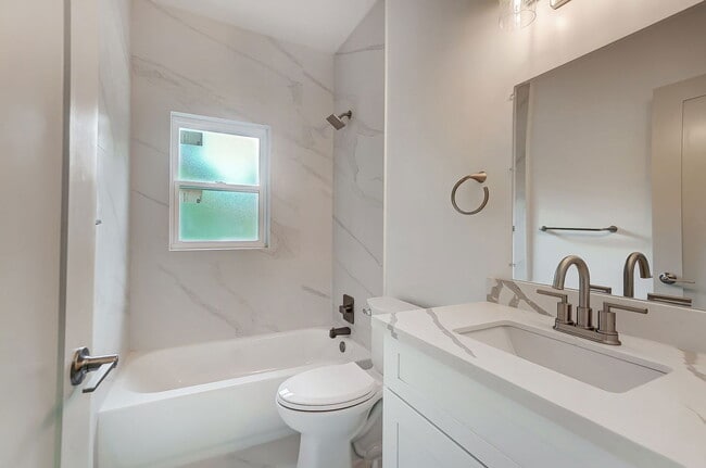 Building Photo - 3719 Kirkup Ave