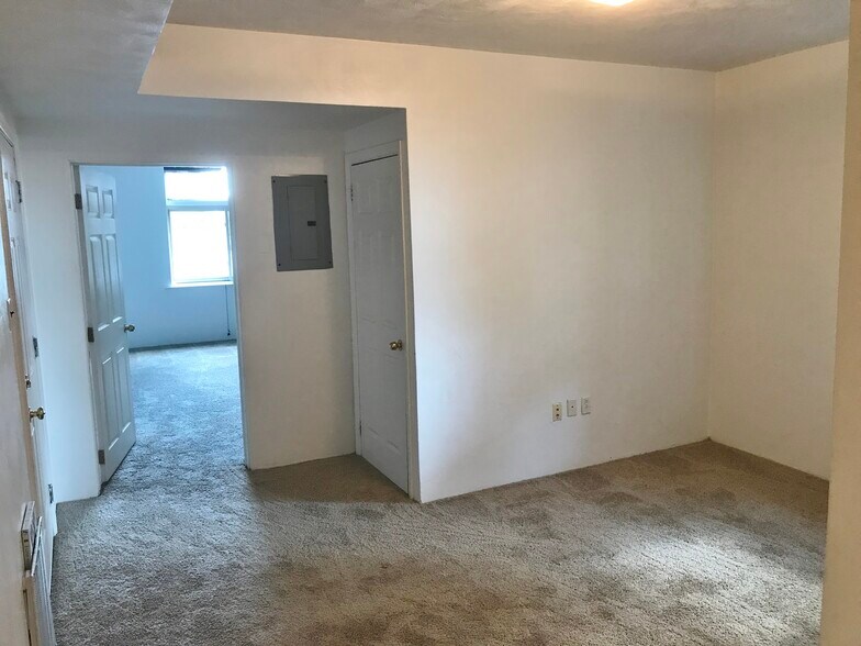 Building Photo - 5819 Bartlett St