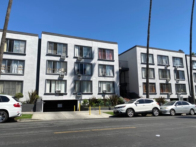 Building Photo - 340 S Kenmore Ave