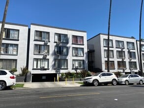 Building Photo - 340 S Kenmore Ave