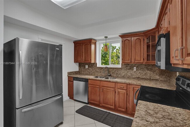 Building Photo - 8851 Byron Ave