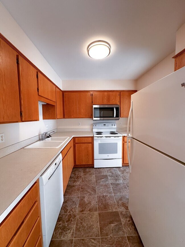 Building Photo - Ridgetop Duplex