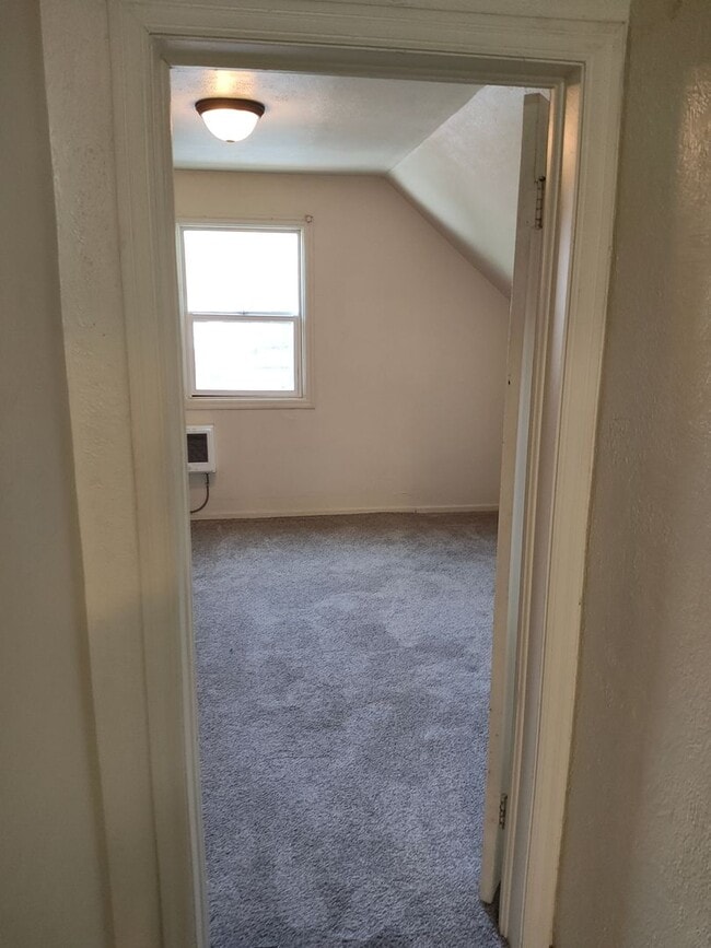 Building Photo - 4BR/2BA House only $2195/month!!!