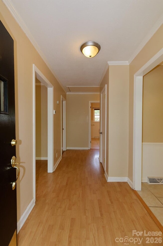 Building Photo - 416 W Pine St